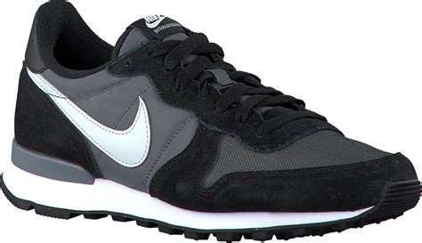 Graue Nike Schuhe online kaufen 